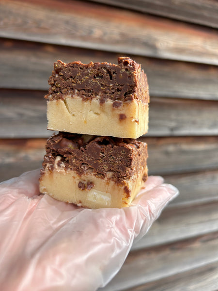 Kinder Bueno Chocolate Cornflake Blondie - Pick your own - 6 for £15.50