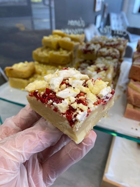 Strawberry Lemonade Blondie - Mix and Match 6 for £15.50
